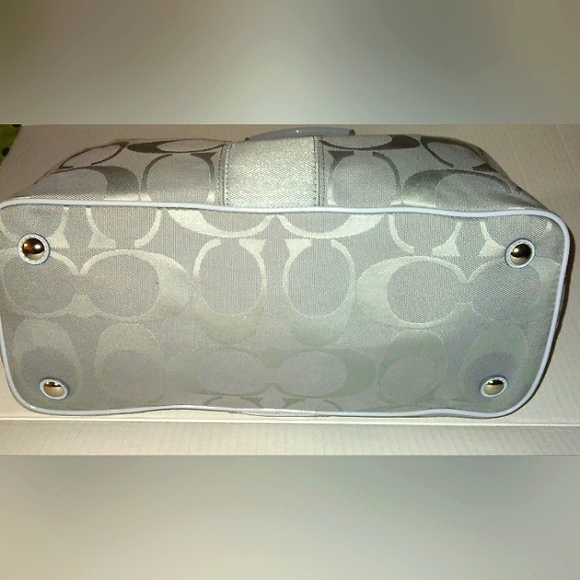 ~Like New~ Stunning COACH Signature Stripe XL Ice Blue Framed Kisslock Satchel~ - Picture 8 of 16